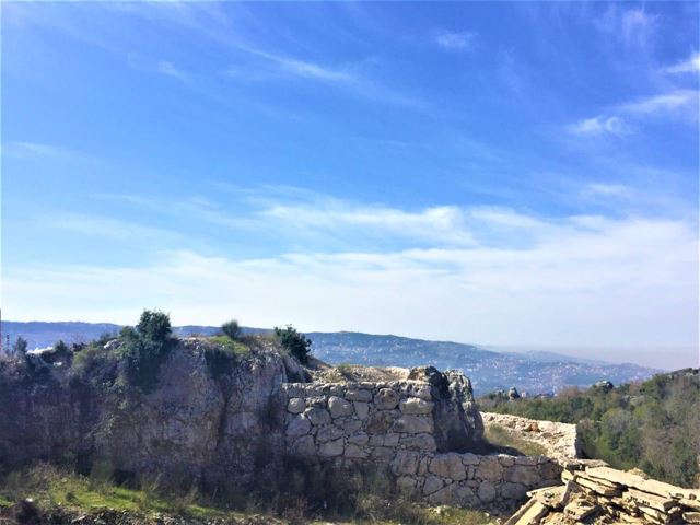 أرض بإطلالة على الجبل للبيع في ريفون، كسروان - صورة 2