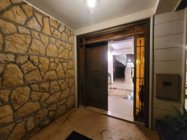 Villa with a terrace for sale in Hazmieh, Baabda - photo 3