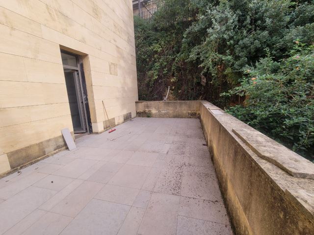Apartment with a terrace for sale in Yarzeh, Baabda - photo 2