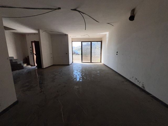Villa with a terrace for sale in Al jamhour, Baabda