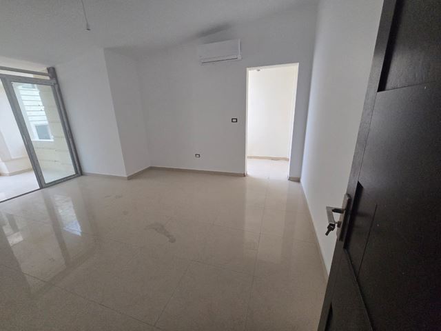 Apartment with a mountain view for rent in Hazmieh, Baabda - photo 3