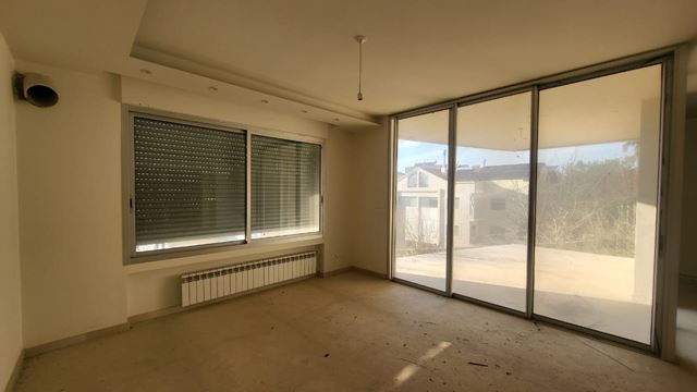 Apartment with a terrace for sale in Rabweh, Metn - photo 2