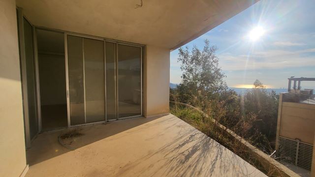 Apartment with a terrace for sale in Rabweh, Metn - photo 3