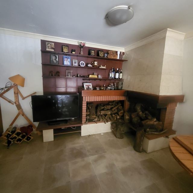 Apartment with a garden for sale in Mansourieh, Metn - photo 2