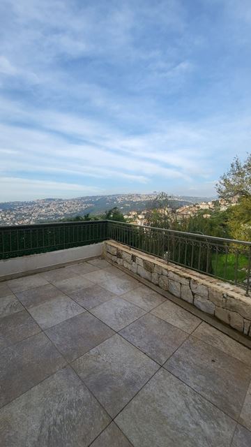 Apartment with a terrace for sale in Kornet El Hamra, Metn - photo 2