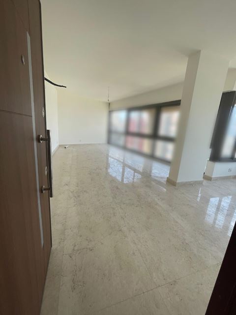 Apartment with a terrace for sale in Achrafieh, Beirut - photo 2