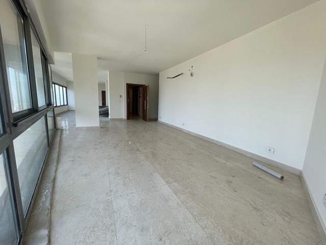 Apartment with a terrace for sale in Achrafieh, Beirut - photo 3