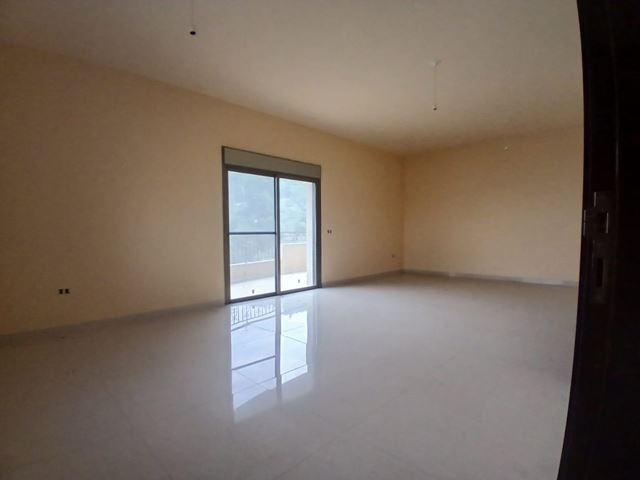 Apartment with a mountain view for sale in Ain Saade, Metn - photo 2