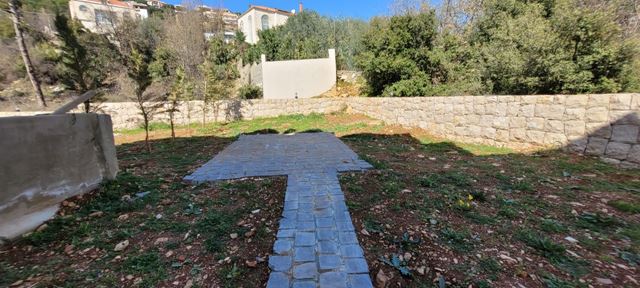 Apartment with a garden for sale in Baabdat, Metn - photo 2