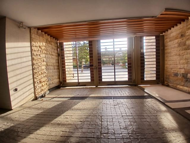 Apartment with a terrace for sale in Ain Saade, Metn - photo 2