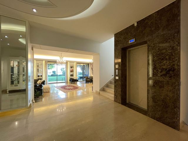 Sea-view villa for sale in Bet Mery, Metn - photo 2
