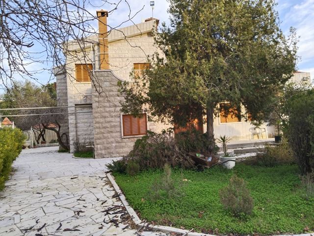 Villa with a terrace for sale in Ashkout, Keserwan