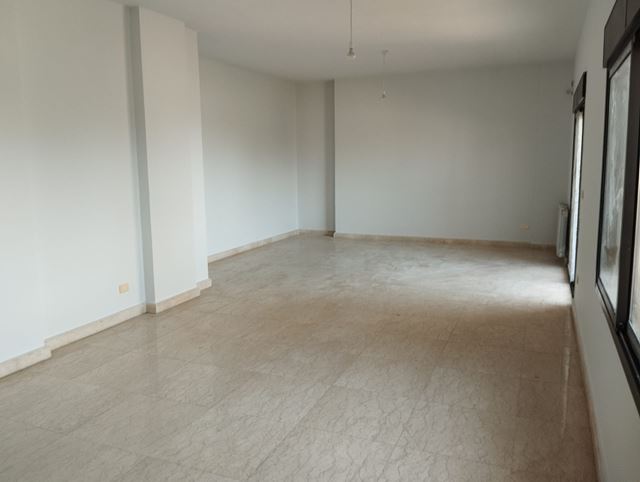 Apartment with a terrace for sale in Aoukar, Metn - photo 2
