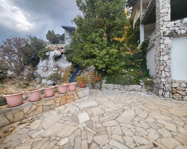 Villa with a garden for sale in Mayrouba, Keserwan - photo 2