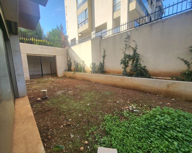 Apartment with a terrace for sale in Yarzeh, Baabda - photo 3
