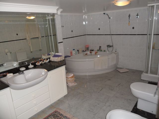 Apartment with a garden for sale in Ain Saade, Metn - photo 2