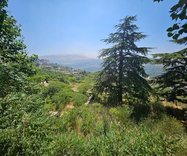 Land with a mountain view for sale in Kfarzebian, Keserwan - photo 2