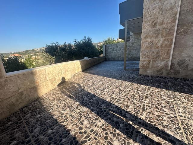 Apartment with a terrace for sale in Hboub, Jbeil - photo 2