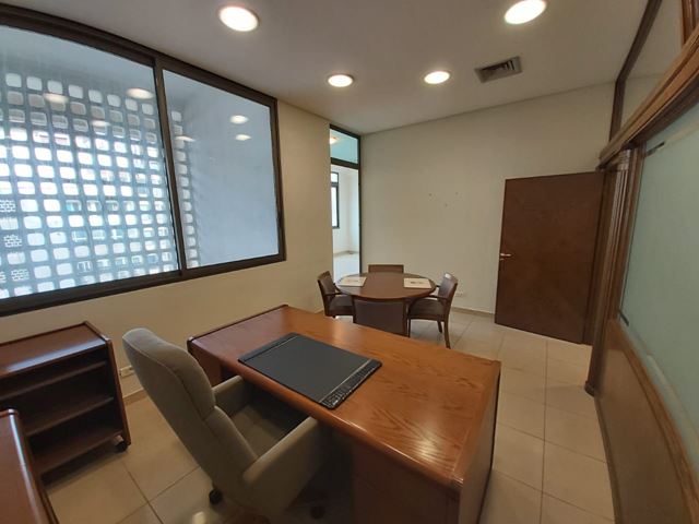 Furnished office for rent in Hamra, Beirut - photo 2