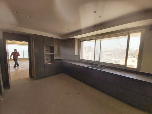 Apartment with a pool for sale in Ramlet El Bayda, Beirut - photo 2