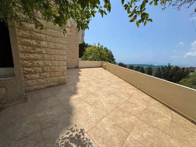 Apartment with a terrace for sale in Mastita, Jbeil