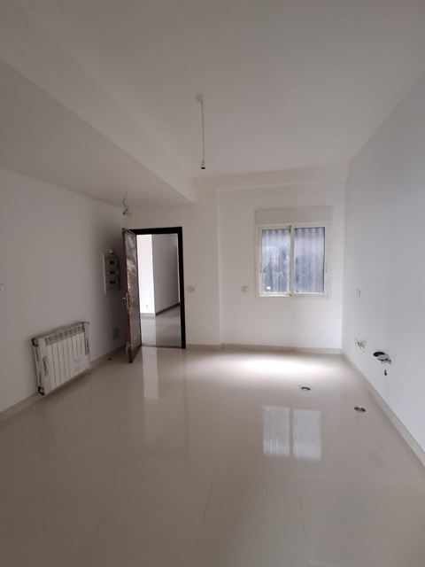 شقة بإطلالة على الجبل للبيع في فيادييي، بعبدا - صورة 3