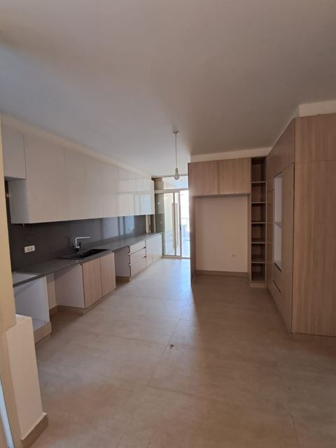 Apartment with a terrace for sale in New Mar Takla,, Baabda - photo 2