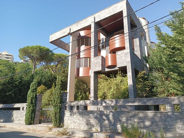 Villa with a terrace for sale in Baabdat, Metn