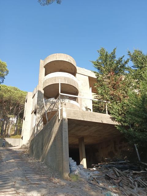 Villa with a pool for sale in Baabdat, Metn