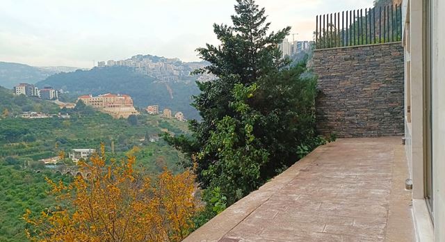Apartment with a terrace for sale in Mar Takla, Baabda - photo 3