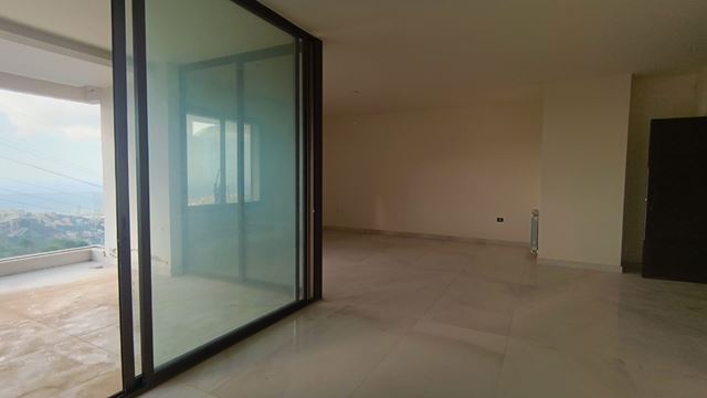Sea-view apartment for sale in Ain Saade, Metn - photo 2