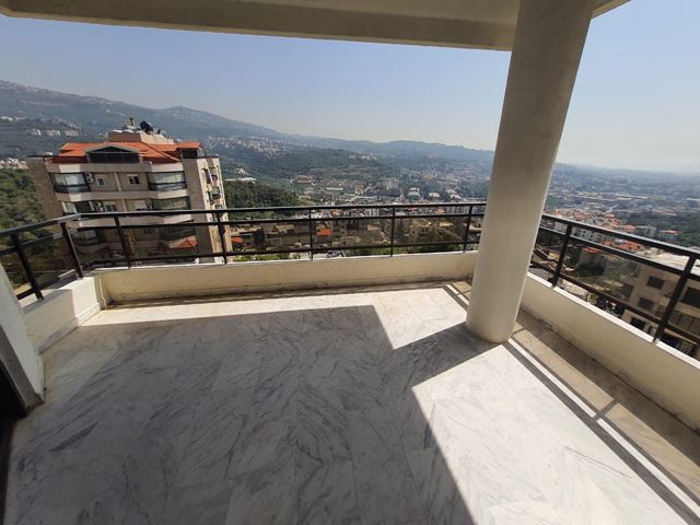 Sea-view apartment for sale in Betchay, Baabda