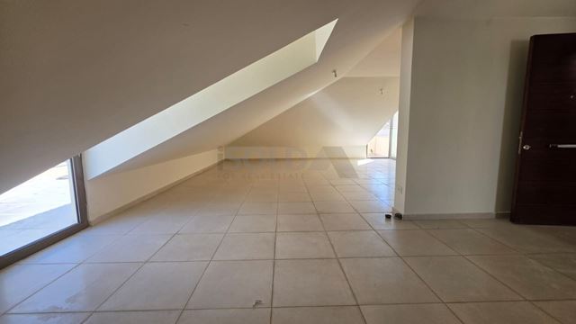 Apartment with a terrace for sale in Hazmieh, Baabda - photo 2