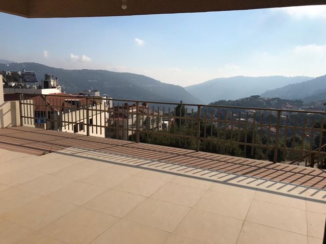 Apartment with a terrace for sale in Broumana, Metn - photo 2